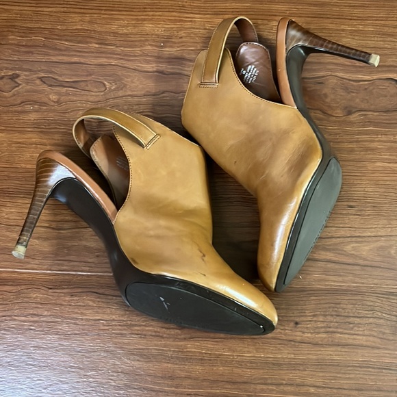 Lauren Ralph Lauren Slingback Heels - Picture 2 of 5